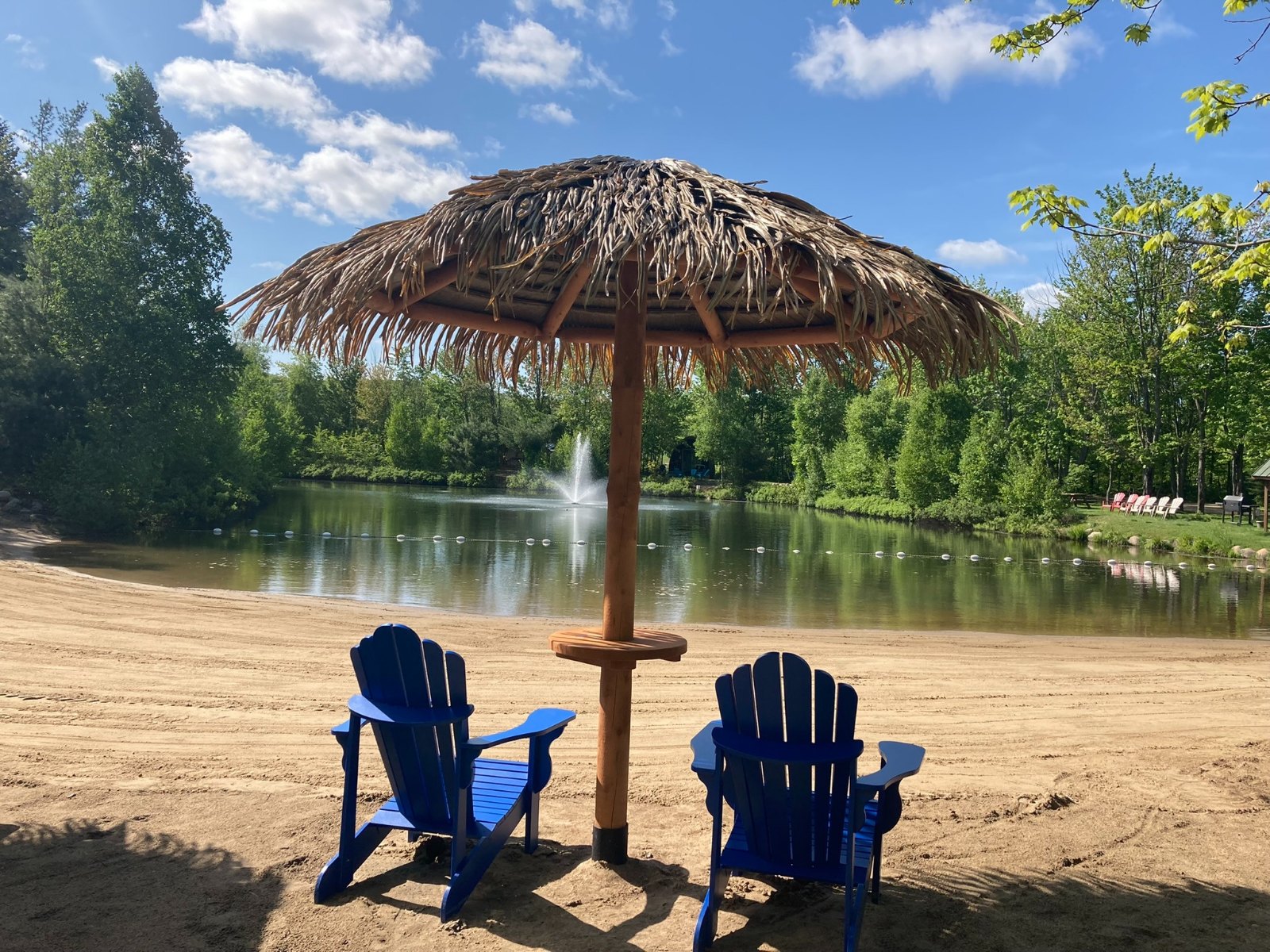 La plage et son petit lac